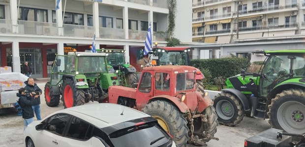 Αιφνιδιαστική κάθοδος αγροτών από το Αερινό στον Βόλο